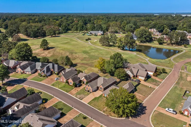 $312,500 | 435 Fairway Oaks Drive, Hernando, MS 38632