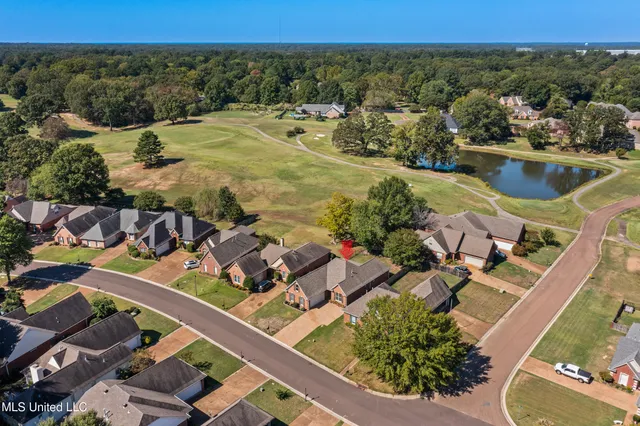 $312,500 | 435 Fairway Oaks Drive, Hernando, MS 38632