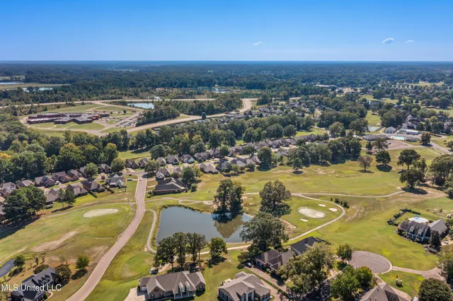 $312,500 | 435 Fairway Oaks Drive, Hernando, MS 38632