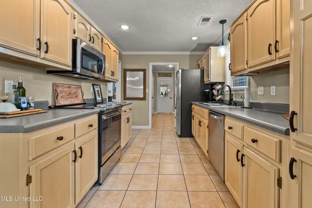 $312,500 | 435 Fairway Oaks Drive, Hernando, MS 38632