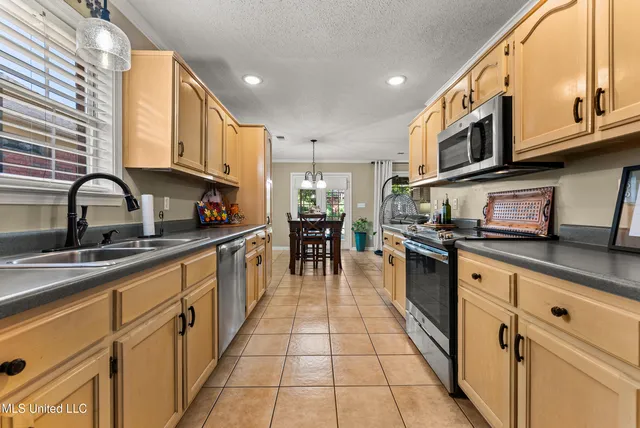 $312,500 | 435 Fairway Oaks Drive, Hernando, MS 38632