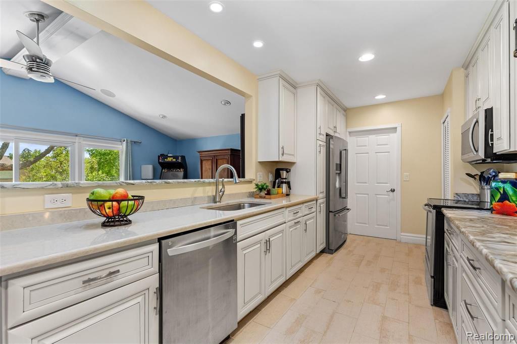 375 Shortridge Avenue Rochester Hills, MI 48307 - Photo 9 of 47