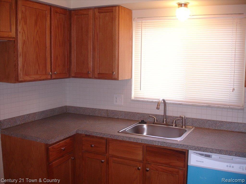2324 Common Road Warren, MI 48092 - Photo 12 of 20 Picture 027