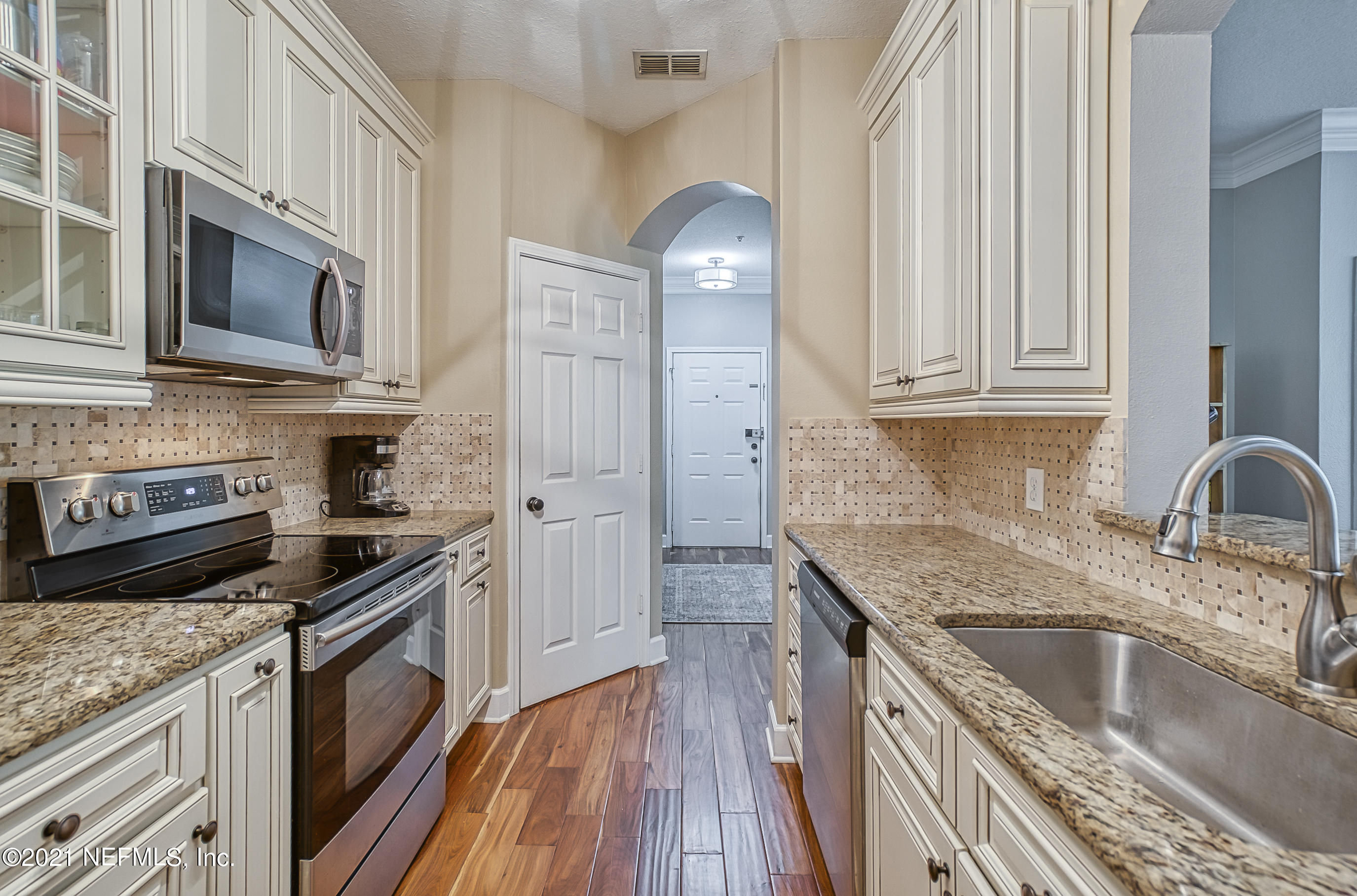 10550 Baymeadows Road, Unit 424 Jacksonville, FL 32256 - Photo 9 of 32 kitchen