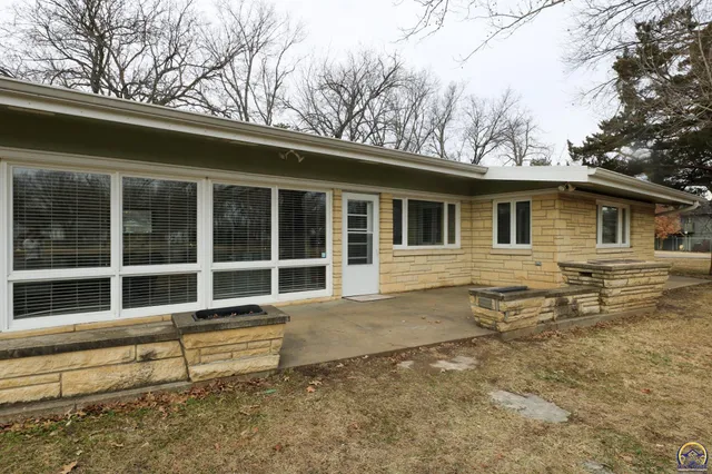 $279,900 | 1001 Topeka Street, Emporia, KS 66801
