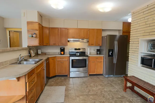 $279,900 | 1001 Topeka Street, Emporia, KS 66801