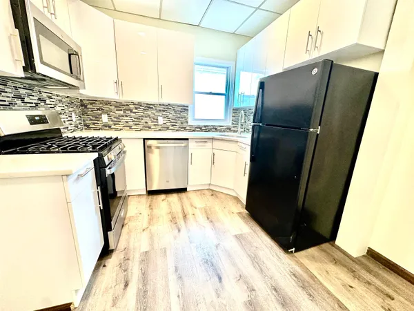 $3,198 | 325 Central Avenue, Unit 2, Jersey City, NJ 07307