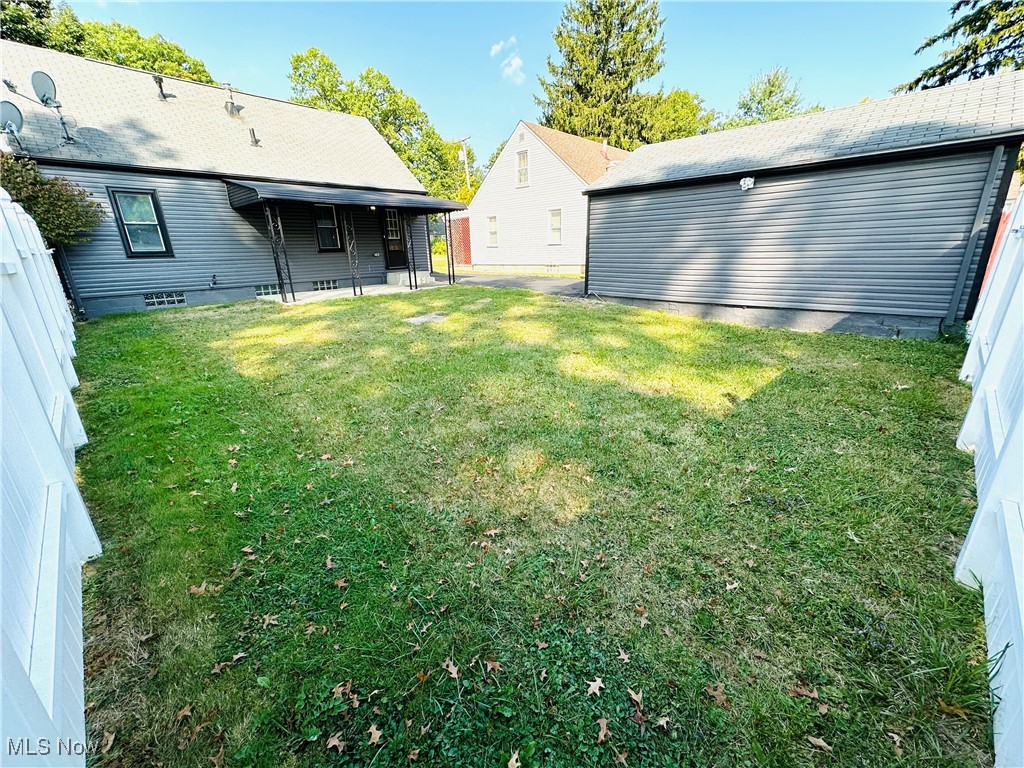 3727 Hopkins Road Youngstown, OH 44511 - Photo 5 of 40 View of yard