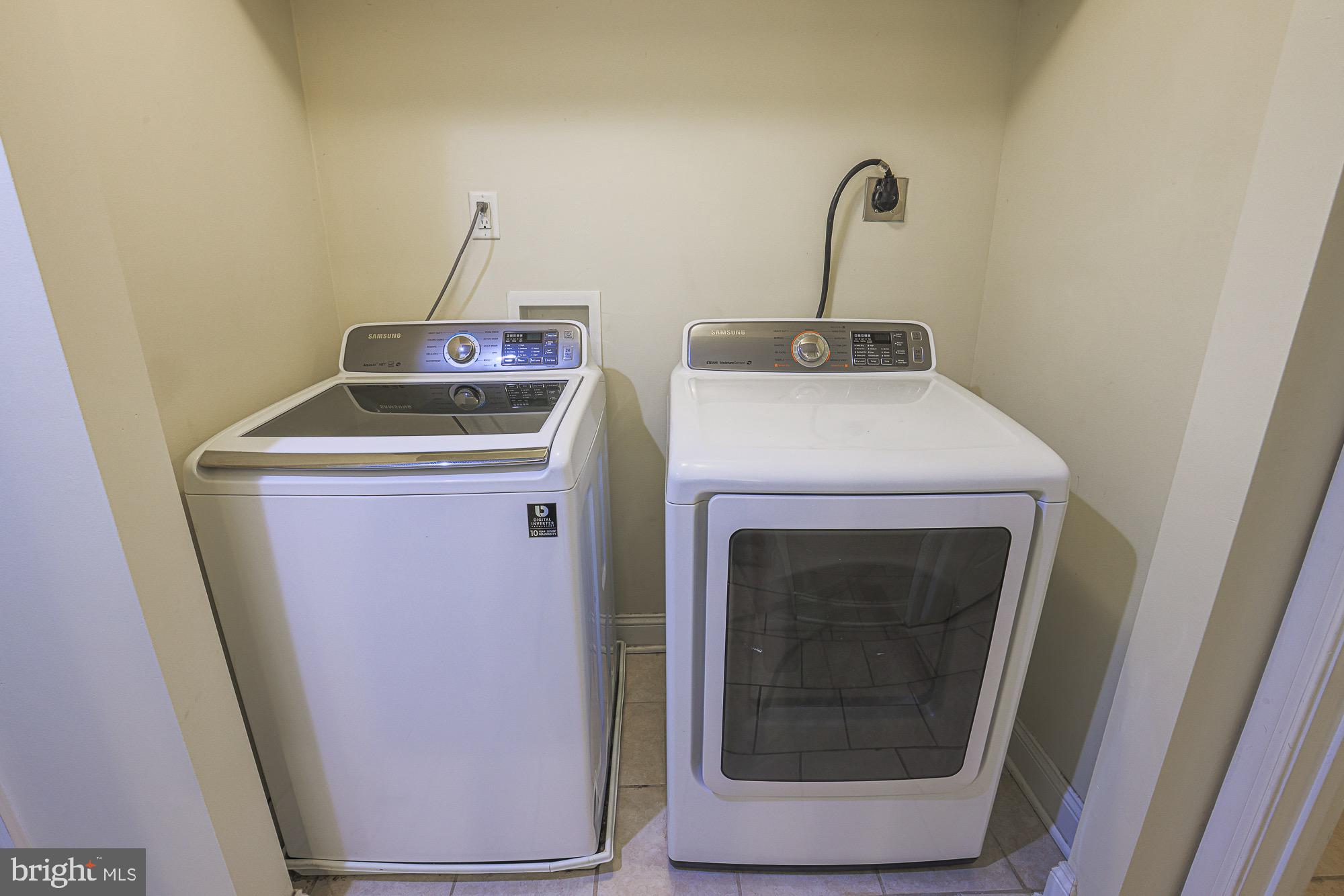 122 South Potomac Street Baltimore, MD 21224 - Photo 28 of 31 a utility room with dryer and washer