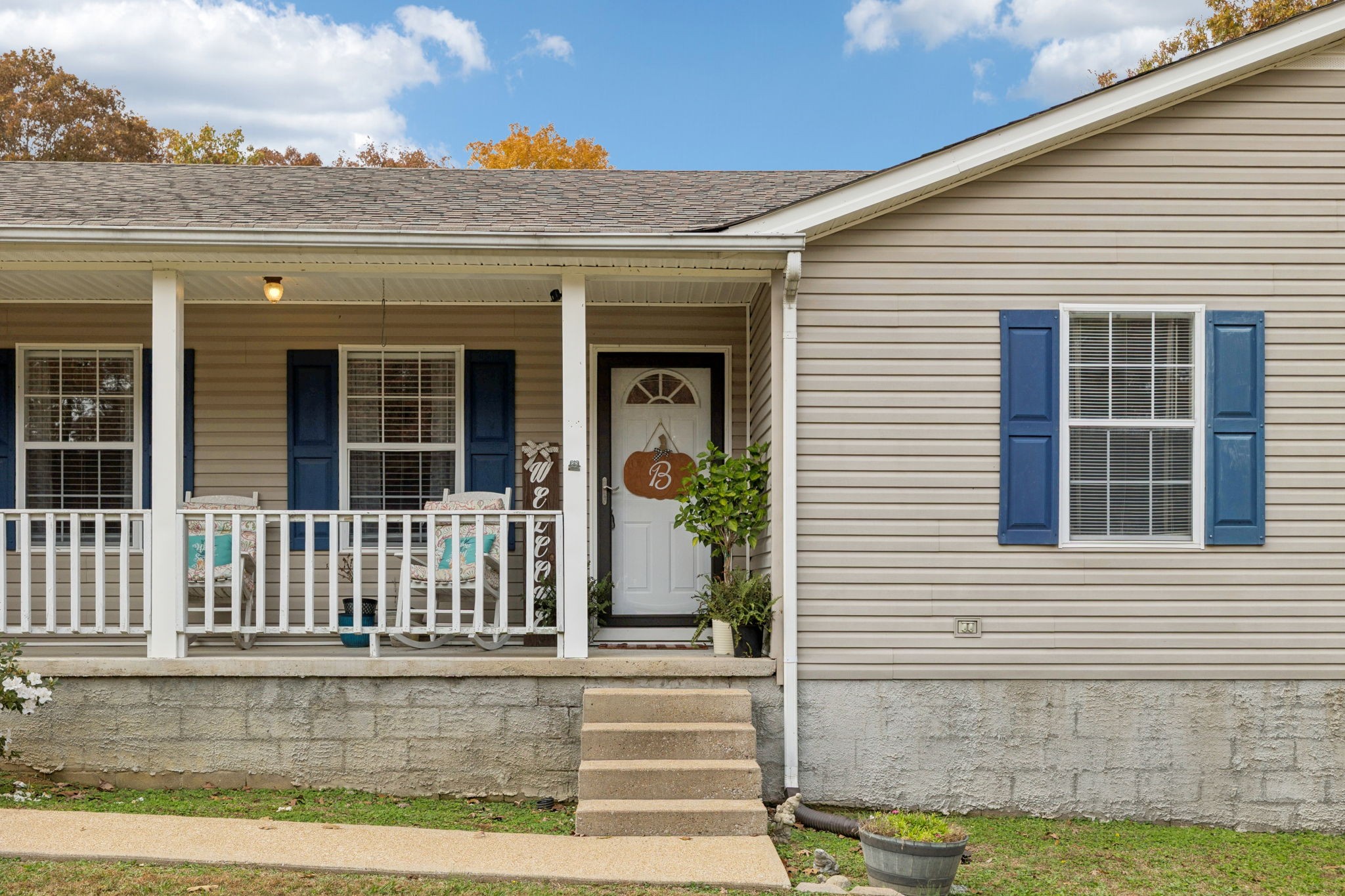 1904 Buffalo Road Hohenwald, TN 38462 - Photo 4 of 51 front view of a house