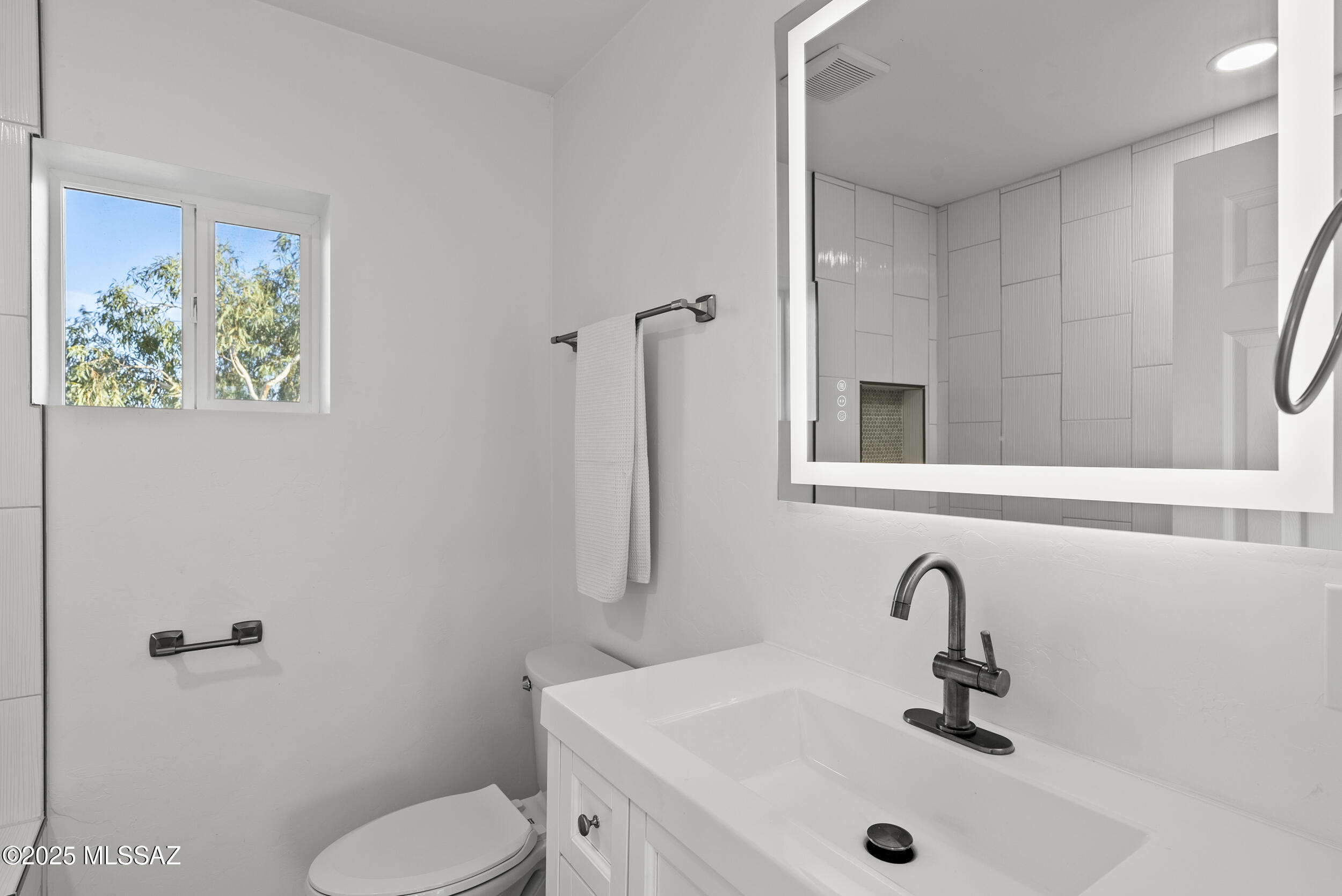 5240 East River House Road Tucson, AZ 85718 - Photo 43 of 49 Guest House Bathroom