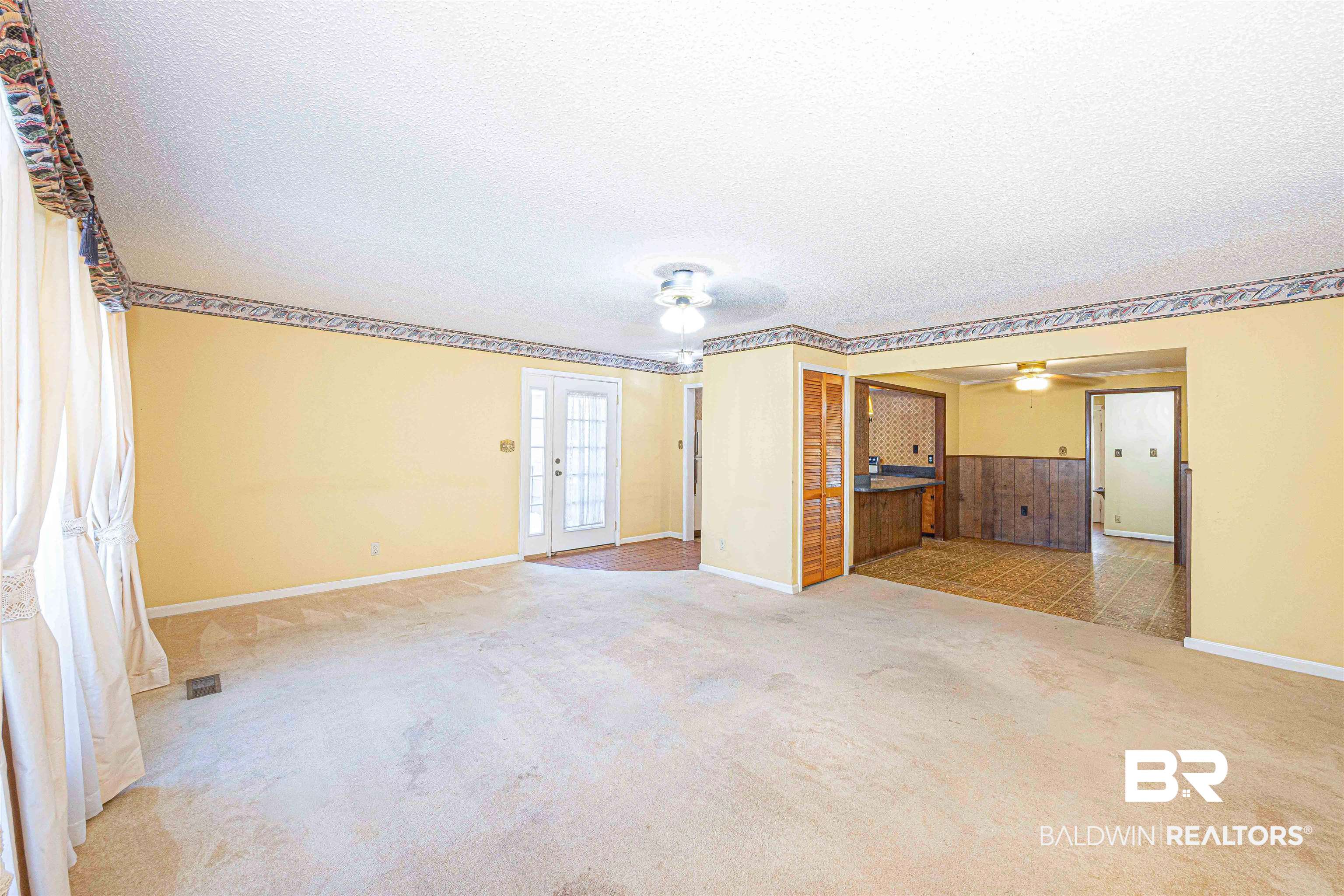 308 Valley Road Chickasaw, AL 36611 - Photo 20 of 50 Great Room