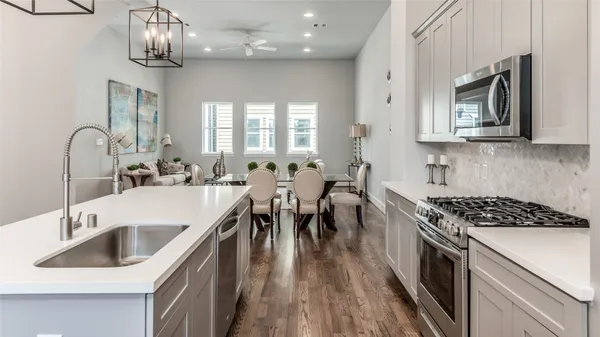 $3,250 | 605 West 24th Street, Houston, TX 77008