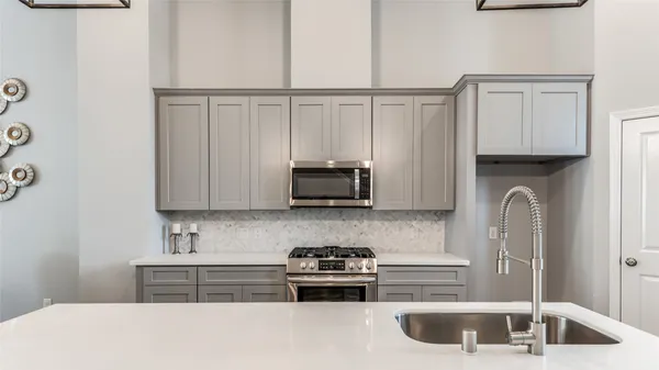 $3,250 | 605 West 24th Street, Houston, TX 77008