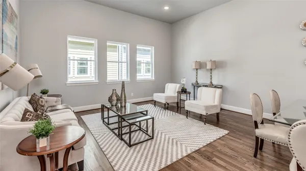 $3,250 | 605 West 24th Street, Houston, TX 77008