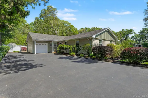 $679,000 | 75 Summit Drive, Smithtown, NY 11767