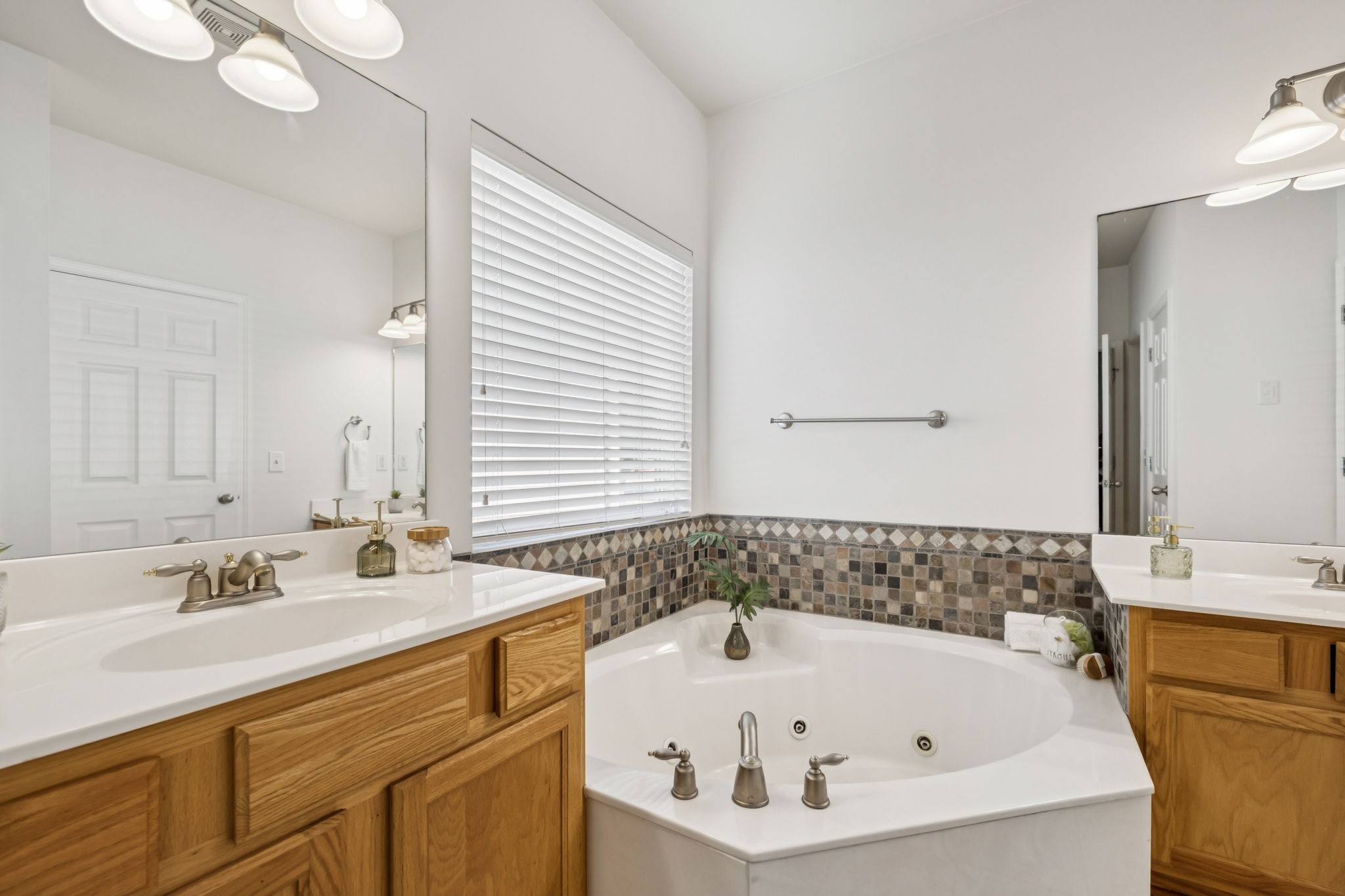 2006 Flocking Drive Spring Hill, TN 37174 - Photo 37 of 86 a bathroom with a bathtub and a sink