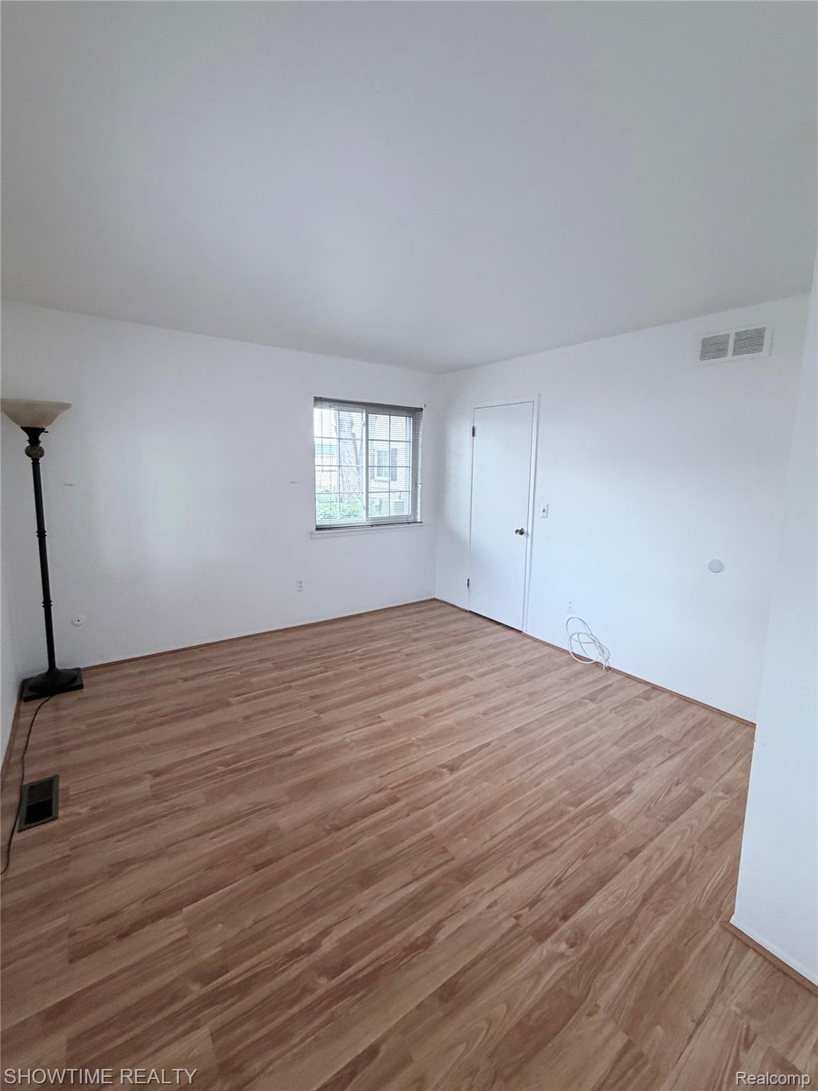 29117 Hayes Road, Unit 3 Warren, MI 48088 - Photo 11 of 14 IMG_1114.jpeg