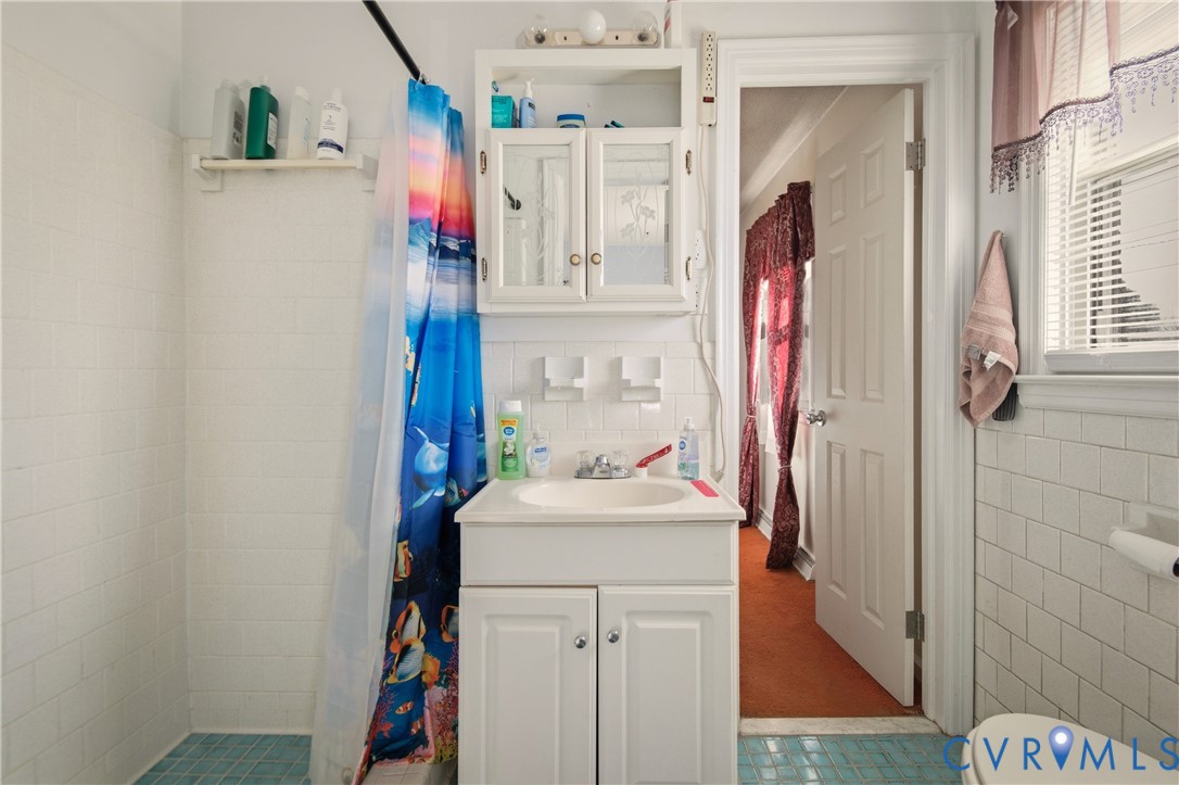 3124 West Hundred Road Chester, VA 23831 - Photo 13 of 28 a bathroom with a sink vanity tub and shower