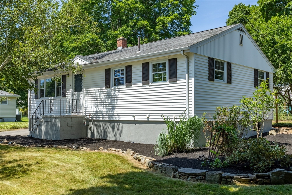 40 Burns Road Marlborough, MA 01752 - Photo 3 of 42 Gallery Image 3