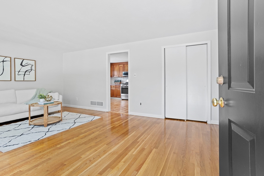 40 Burns Road Marlborough, MA 01752 - Photo 6 of 42 Gallery Image 6