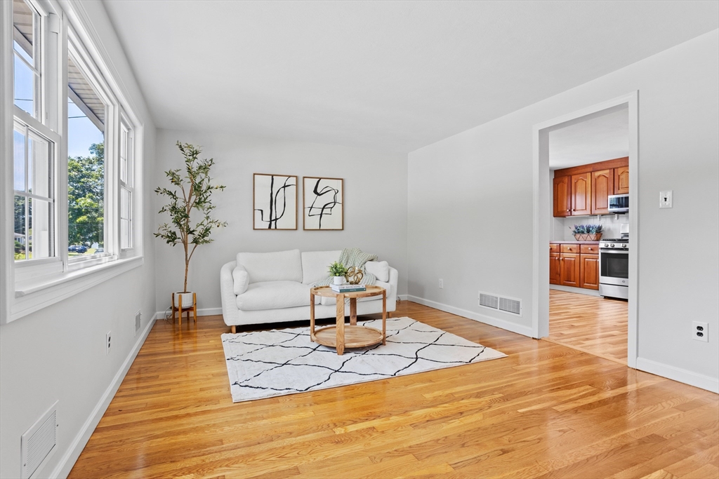 40 Burns Road Marlborough, MA 01752 - Photo 8 of 42 Gallery Image 8