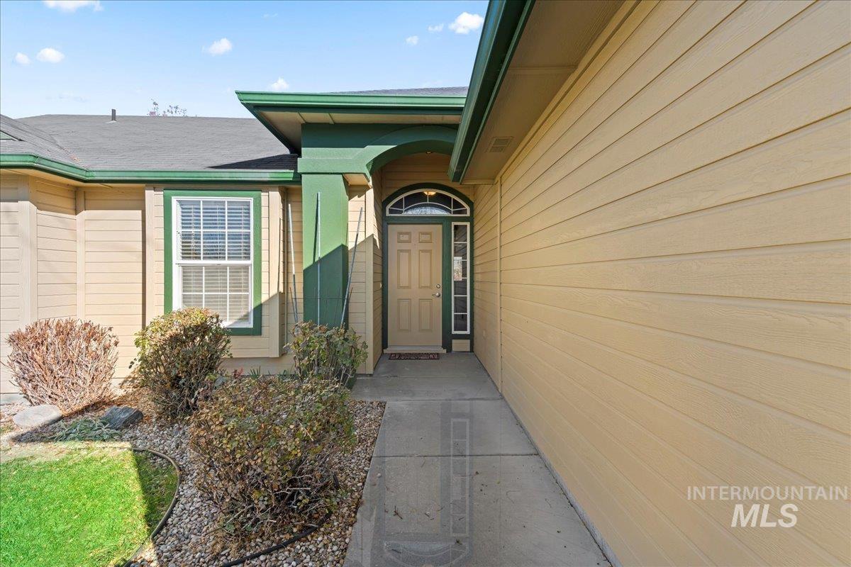 4018 East Indigo Court Nampa, ID 83687 - Photo 3 of 29