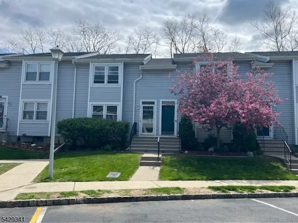 $305,000 | 14 Village Drive, Hamburg, NJ 07419