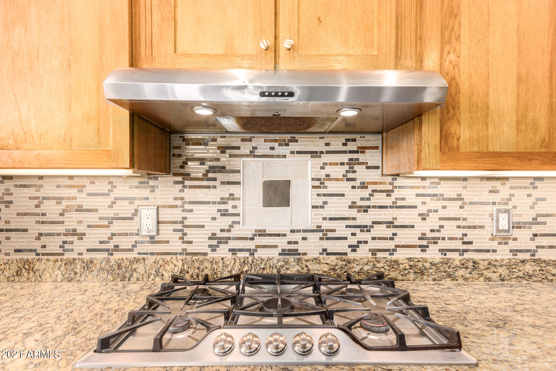 5167 South Greenfield Road Gilbert, AZ 85298 - Photo 8 of 52 Gas cooktop