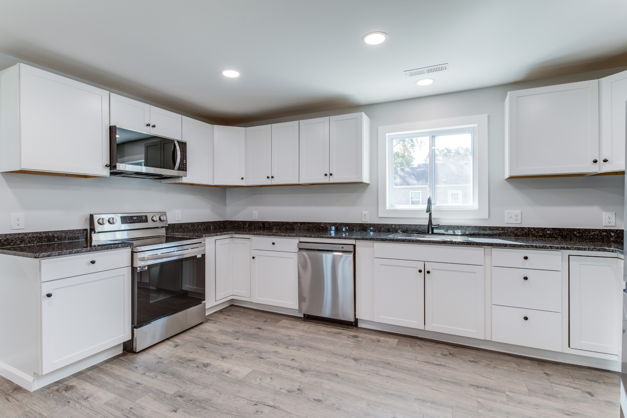 401 3rd Avenue North Decherd, TN 37324 - Photo 28 of 52