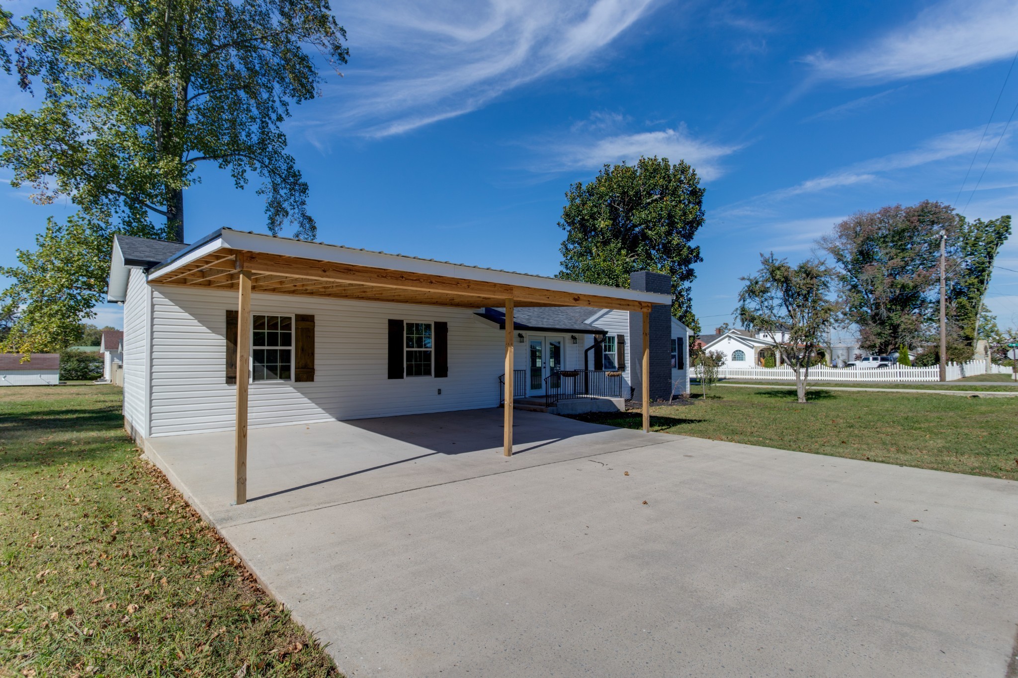 401 3rd Avenue North Decherd, TN 37324 - Photo 5 of 52