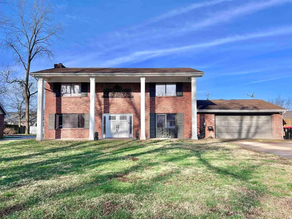 $390,000 | 712 Maple Lane, Newburgh, IN 47630