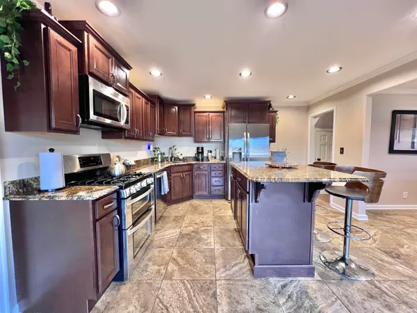 $390,000 | 712 Maple Lane, Newburgh, IN 47630