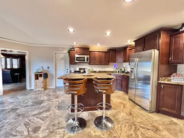 $390,000 | 712 Maple Lane, Newburgh, IN 47630
