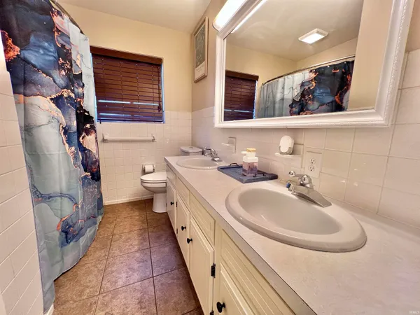 $390,000 | 712 Maple Lane, Newburgh, IN 47630