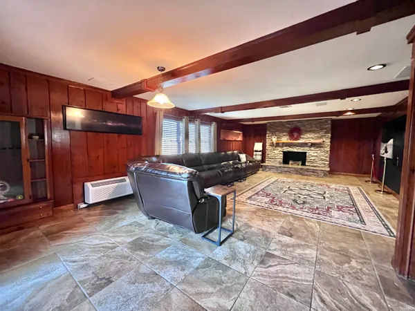 $390,000 | 712 Maple Lane, Newburgh, IN 47630