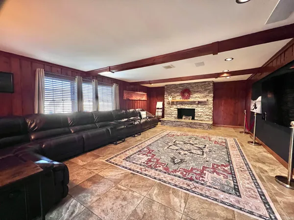 $390,000 | 712 Maple Lane, Newburgh, IN 47630