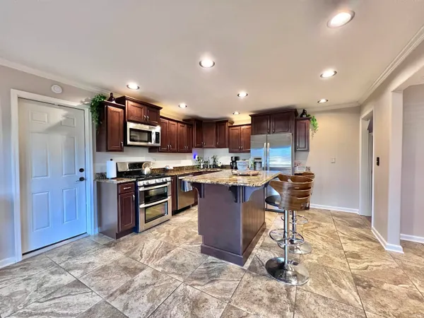 $390,000 | 712 Maple Lane, Newburgh, IN 47630