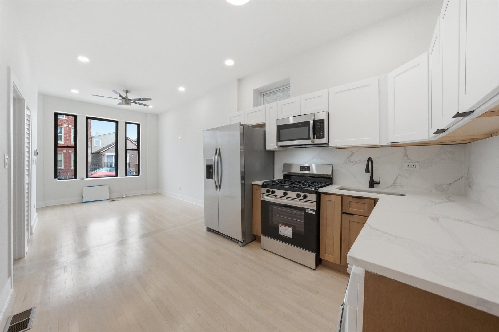 2145 West 18th Place, Unit 1F Chicago, IL 60608 - Photo 2 of 7