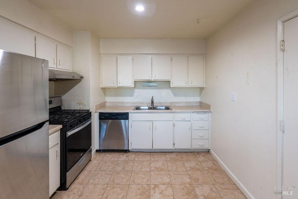 1079 Odell Lane Santa Rosa, CA 95407 - Photo 4 of 28
