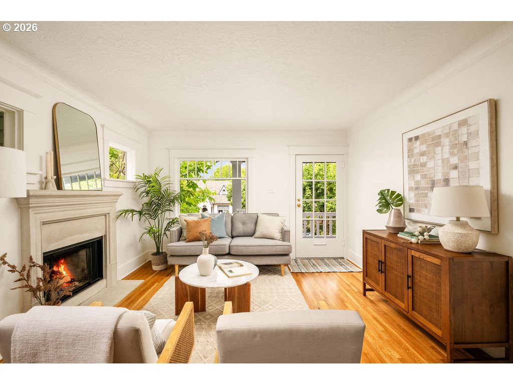 2440 Northwest Raleigh Street Portland, OR 97210 - Photo 5 of 48 Living Room