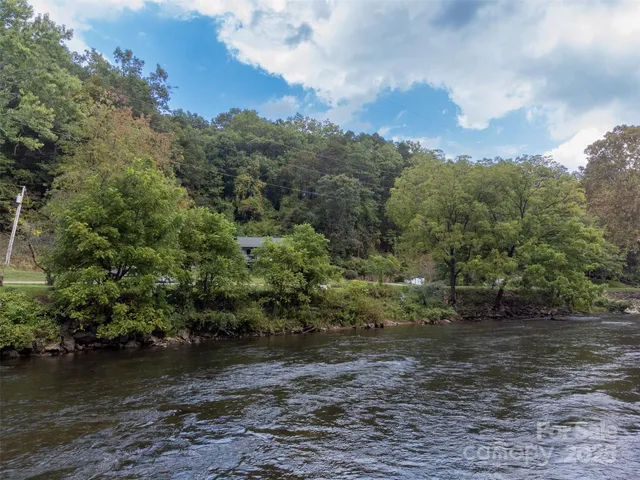 $389,000 | 365 Duckback Trail, Whittier, NC 28789