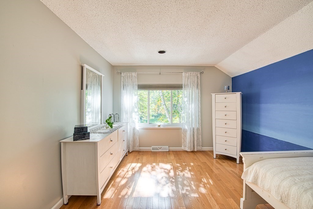 27 Manns Hill Road Sharon, MA 02067 - Photo 19 of 34 Gallery Image 19