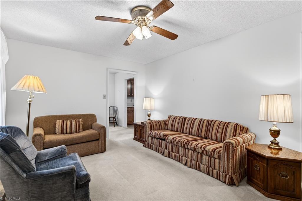 482 Bethany Road Reidsville, NC 27320 - Photo 12 of 49 living room