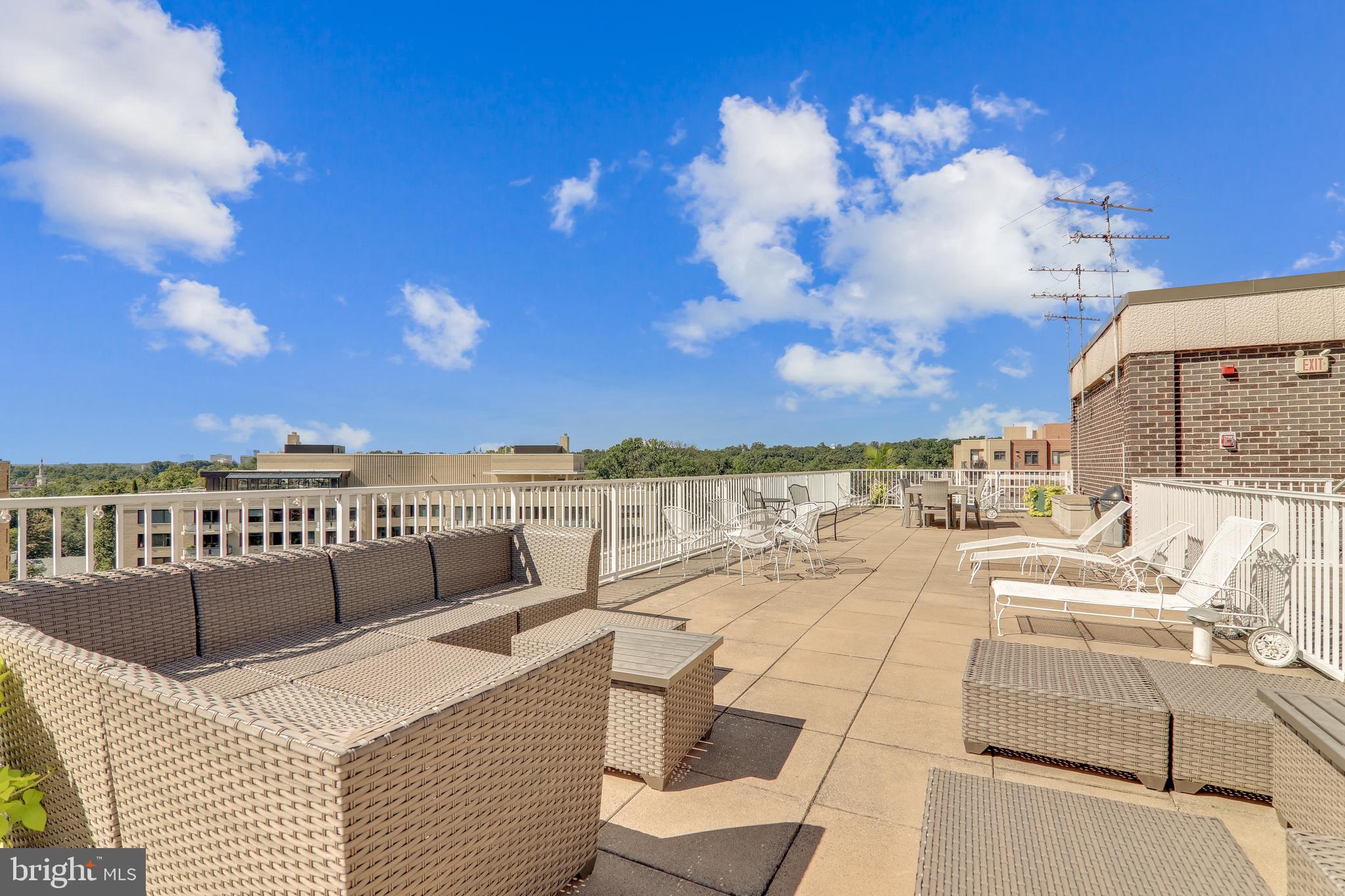 2501 Calvert Street Northwest, Unit 404 Washington, DC 20008 - Photo 3 of 35 Gallery Image 3