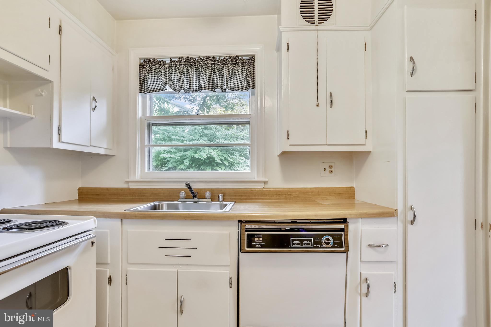 6303 Valley Road Bethesda, MD 20817 - Photo 11 of 39