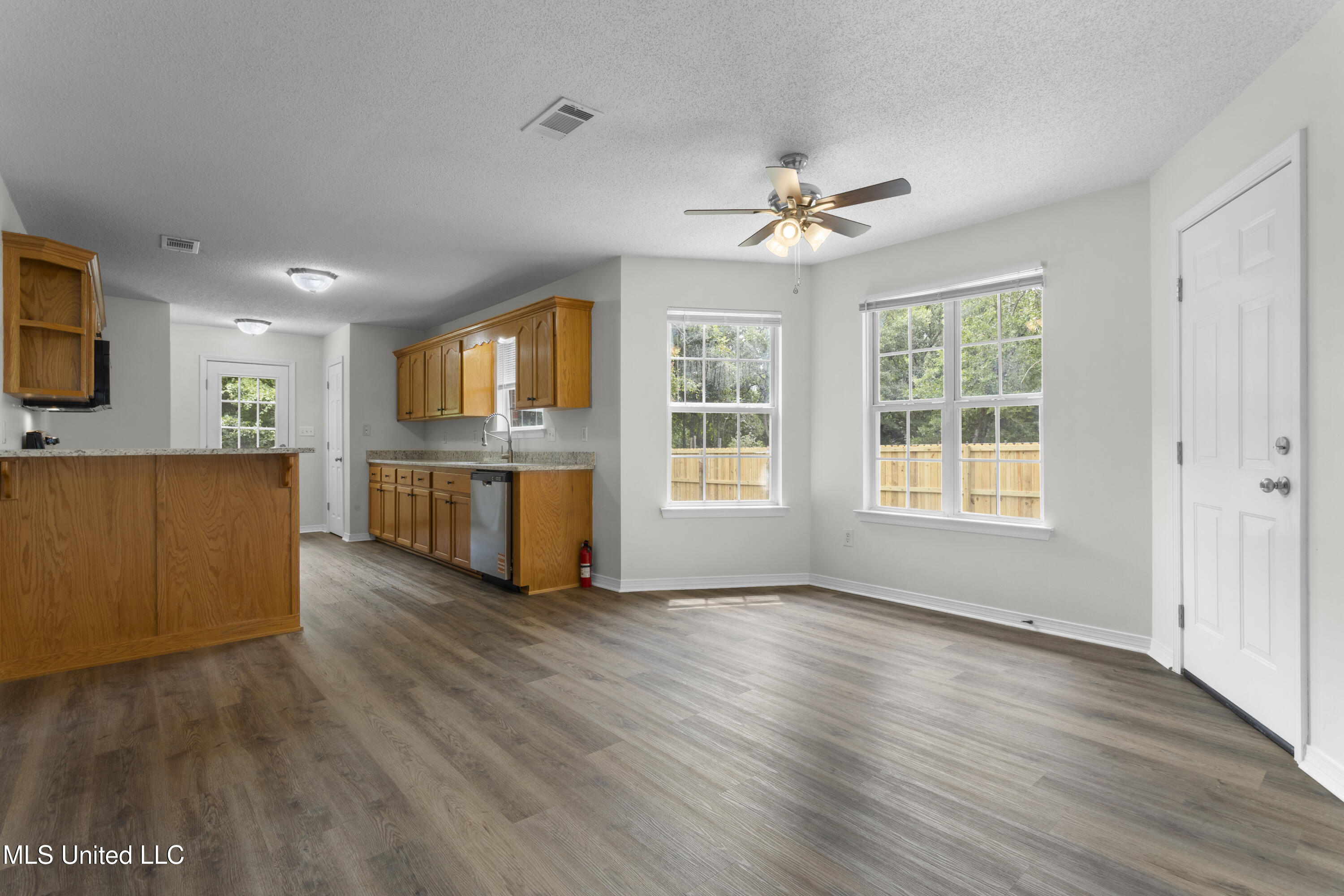 8909 Mermaid Avenue Ocean Springs, MS 39564 - Photo 13 of 24 013