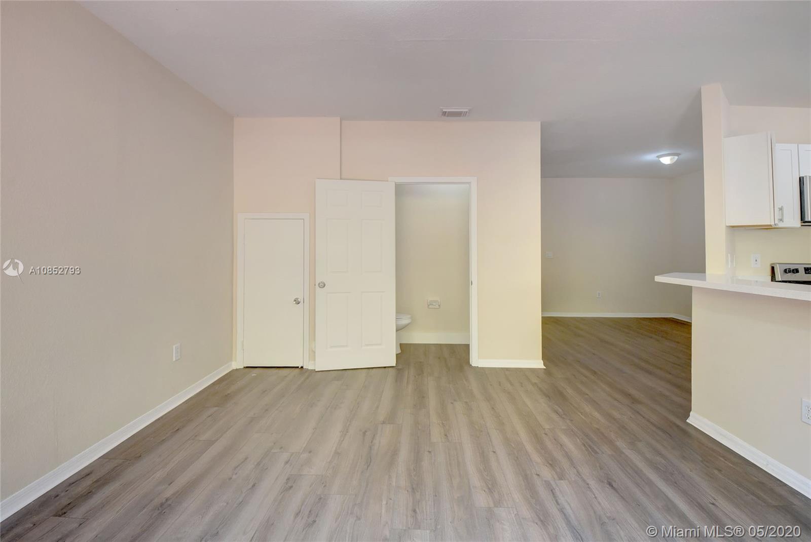 16673 Southwest 80th Terrace Miami, FL 33193 - Photo 9 of 25