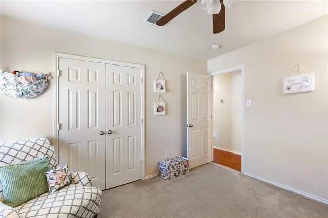 a view of livingroom with furniture