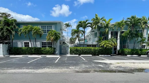 $2,300 | 57 Northeast 24th Street, Unit COTTAGE, Wilton Manors, FL 33305